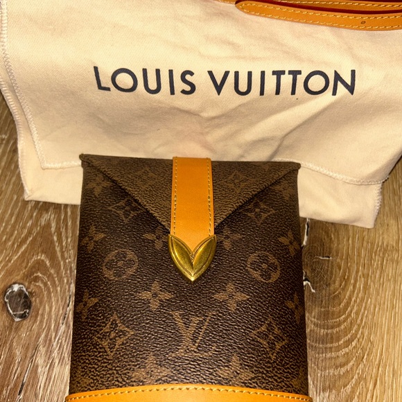 Brand New in Box Louis Vuitton Monogram Envelope Crossbody Bag w/Box & Dustbag - Picture 3 of 16